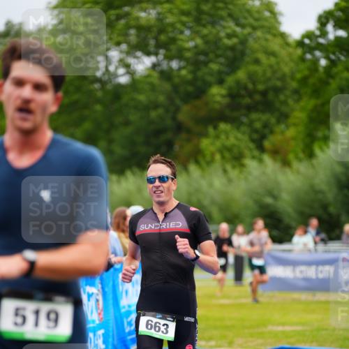 30.08.2026 - Elbe Triathlon Hamburg LAZAROV Photography http://msf.ph/oto/10054459 30.08.2026 10:55:28 Ziel 519, 663 meine-sportfotos.de