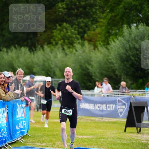 30.08.2026 - Elbe Triathlon Hamburg LAZAROV Photography http://msf.ph/oto/10054479 30.08.2026 10:55:35 Ziel 582, 660 meine-sportfotos.de