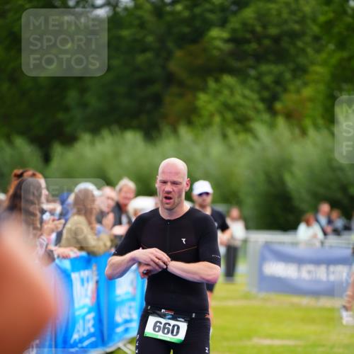 30.08.2026 - Elbe Triathlon Hamburg LAZAROV Photography http://msf.ph/oto/10054489 30.08.2026 10:55:37 Ziel 543, 582, 660 meine-sportfotos.de