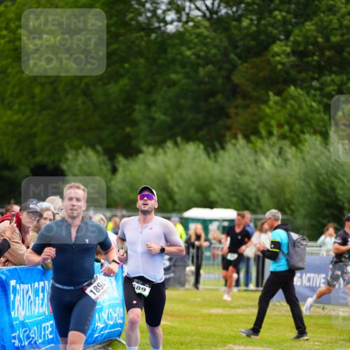30.08.2026 - Elbe Triathlon Hamburg LAZAROV Photography http://msf.ph/oto/10054575 30.08.2026 10:56:44 Ziel 550, 689, 1894 meine-sportfotos.de