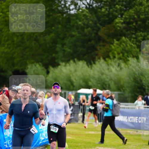 30.08.2026 - Elbe Triathlon Hamburg LAZAROV Photography http://msf.ph/oto/10054577 30.08.2026 10:56:44 Ziel 550, 689, 1894 meine-sportfotos.de