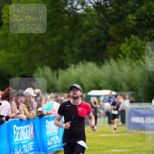 30.08.2026 - Elbe Triathlon Hamburg LAZAROV Photography http://msf.ph/oto/10054589 30.08.2026 10:56:55 Ziel 550, 668 meine-sportfotos.de