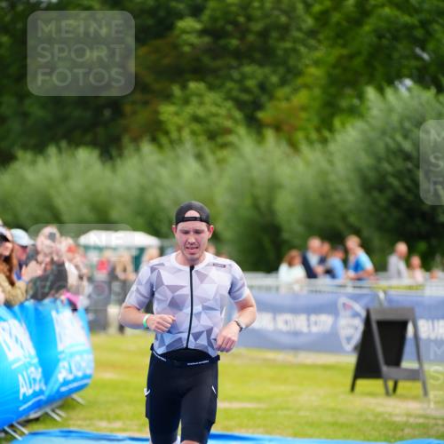 30.08.2026 - Elbe Triathlon Hamburg LAZAROV Photography http://msf.ph/oto/10054608 30.08.2026 10:57:05 Ziel 430 meine-sportfotos.de