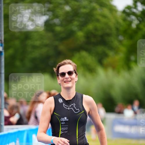 30.08.2026 - Elbe Triathlon Hamburg LAZAROV Photography http://msf.ph/oto/10054634 30.08.2026 10:57:22 Ziel 376, 386 meine-sportfotos.de