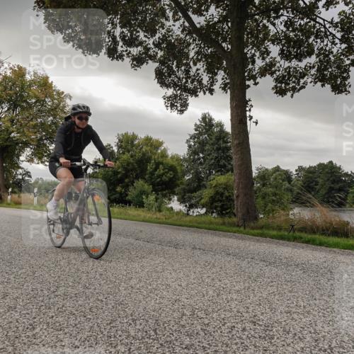 30.08.2026 - Elbe Triathlon Hamburg Michael Burmester http://msf.ph/oto/10054637 30.08.2026 11:08:45 Radfahren 906 meine-sportfotos.de