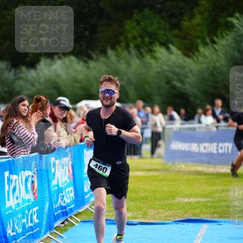 30.08.2026 - Elbe Triathlon Hamburg LAZAROV Photography http://msf.ph/oto/10054686 30.08.2026 10:57:44 Ziel 460 meine-sportfotos.de