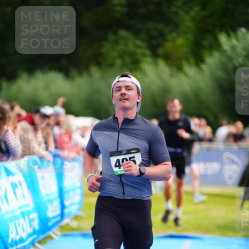 30.08.2026 - Elbe Triathlon Hamburg LAZAROV Photography http://msf.ph/oto/10054765 30.08.2026 10:59:16 Ziel 405, 418, 542 meine-sportfotos.de
