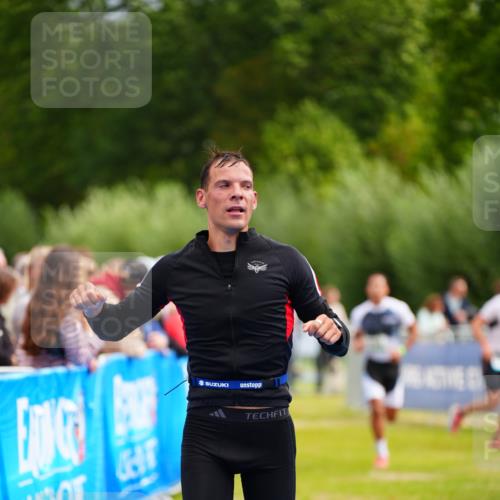 30.08.2026 - Elbe Triathlon Hamburg LAZAROV Photography http://msf.ph/oto/10054794 30.08.2026 10:59:19 Ziel 331, 405, 418, 542 meine-sportfotos.de