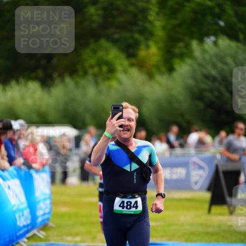30.08.2026 - Elbe Triathlon Hamburg LAZAROV Photography http://msf.ph/oto/10054883 30.08.2026 10:59:35 Ziel 462, 484 meine-sportfotos.de