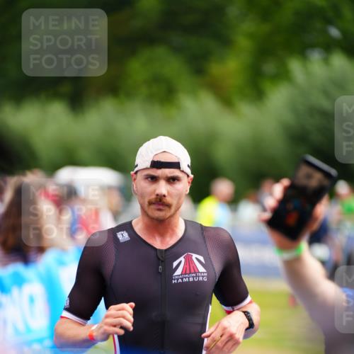30.08.2026 - Elbe Triathlon Hamburg LAZAROV Photography http://msf.ph/oto/10054895 30.08.2026 10:59:38 Ziel 462, 484 meine-sportfotos.de