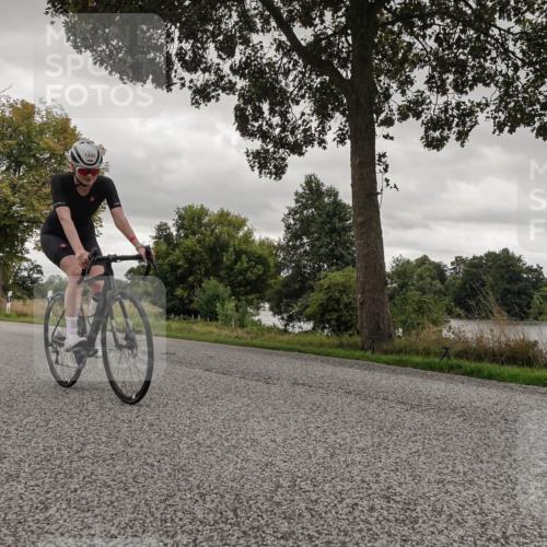 30.08.2026 - Elbe Triathlon Hamburg Michael Burmester http://msf.ph/oto/10054936 30.08.2026 11:18:28 Radfahren 1499, 1504, 1527 meine-sportfotos.de