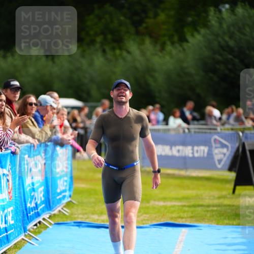 30.08.2026 - Elbe Triathlon Hamburg LAZAROV Photography http://msf.ph/oto/10054954 30.08.2026 11:00:05 Ziel 499 meine-sportfotos.de
