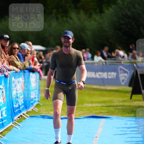 30.08.2026 - Elbe Triathlon Hamburg LAZAROV Photography http://msf.ph/oto/10054957 30.08.2026 11:00:05 Ziel 499 meine-sportfotos.de