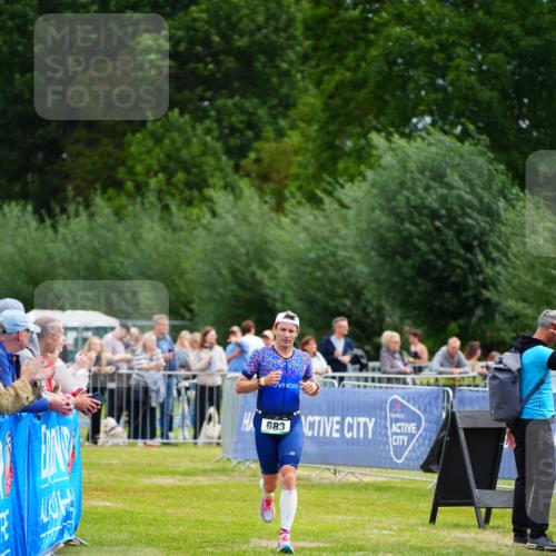 30.08.2026 - Elbe Triathlon Hamburg LAZAROV Photography http://msf.ph/oto/10054965 30.08.2026 11:00:22 Ziel 683 meine-sportfotos.de