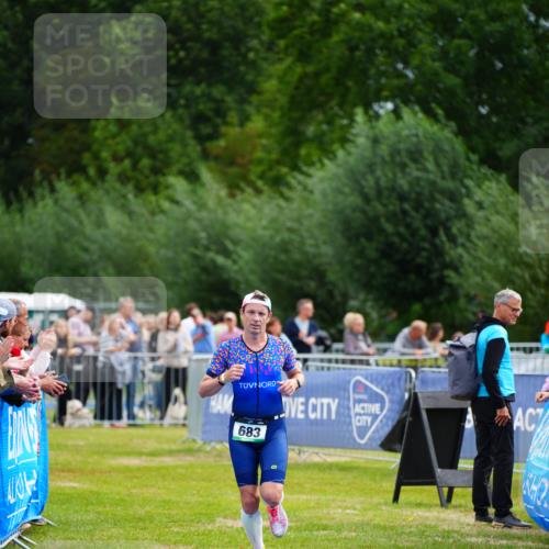 30.08.2026 - Elbe Triathlon Hamburg LAZAROV Photography http://msf.ph/oto/10054970 30.08.2026 11:00:24 Ziel 683 meine-sportfotos.de