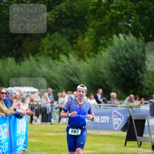 30.08.2026 - Elbe Triathlon Hamburg LAZAROV Photography http://msf.ph/oto/10054974 30.08.2026 11:00:25 Ziel 683 meine-sportfotos.de