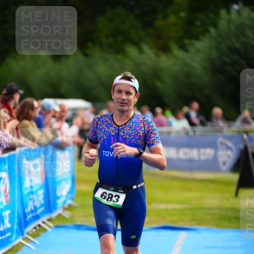 30.08.2026 - Elbe Triathlon Hamburg LAZAROV Photography http://msf.ph/oto/10054989 30.08.2026 11:00:26 Ziel 683 meine-sportfotos.de