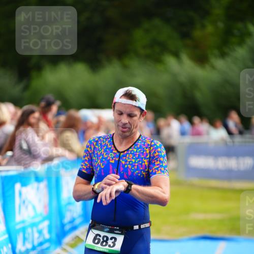 30.08.2026 - Elbe Triathlon Hamburg LAZAROV Photography http://msf.ph/oto/10054998 30.08.2026 11:00:27 Ziel 683 meine-sportfotos.de