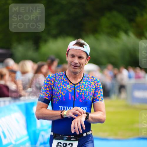 30.08.2026 - Elbe Triathlon Hamburg LAZAROV Photography http://msf.ph/oto/10055004 30.08.2026 11:00:27 Ziel 683 meine-sportfotos.de