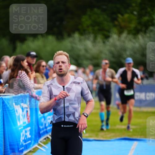 30.08.2026 - Elbe Triathlon Hamburg LAZAROV Photography http://msf.ph/oto/10055032 30.08.2026 11:00:39 Ziel 248, 584, 621 meine-sportfotos.de