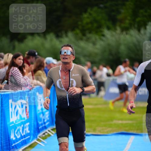 30.08.2026 - Elbe Triathlon Hamburg LAZAROV Photography http://msf.ph/oto/10055056 30.08.2026 11:00:43 Ziel 248, 584, 621 meine-sportfotos.de