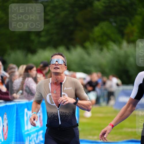 30.08.2026 - Elbe Triathlon Hamburg LAZAROV Photography http://msf.ph/oto/10055064 30.08.2026 11:00:44 Ziel 248, 584 meine-sportfotos.de