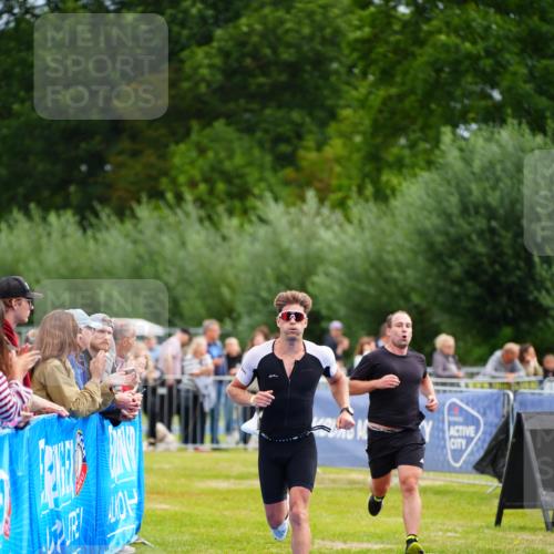 30.08.2026 - Elbe Triathlon Hamburg LAZAROV Photography http://msf.ph/oto/10055070 30.08.2026 11:00:55 Ziel 498, 676 meine-sportfotos.de