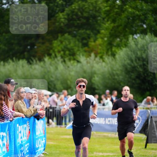 30.08.2026 - Elbe Triathlon Hamburg LAZAROV Photography http://msf.ph/oto/10055073 30.08.2026 11:00:55 Ziel 498, 676 meine-sportfotos.de