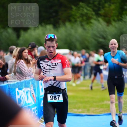 30.08.2026 - Elbe Triathlon Hamburg LAZAROV Photography http://msf.ph/oto/10055110 30.08.2026 11:01:06 Ziel 261, 264, 987 meine-sportfotos.de