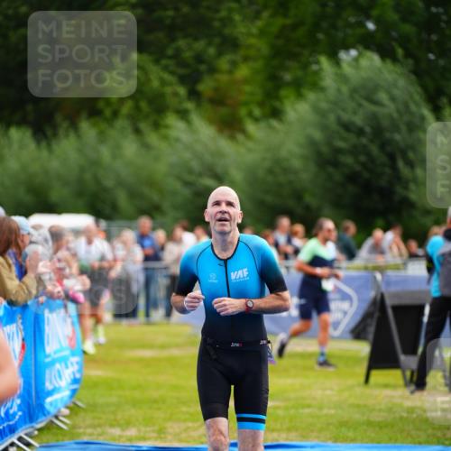 30.08.2026 - Elbe Triathlon Hamburg LAZAROV Photography http://msf.ph/oto/10055113 30.08.2026 11:01:07 Ziel 261, 264, 987 meine-sportfotos.de