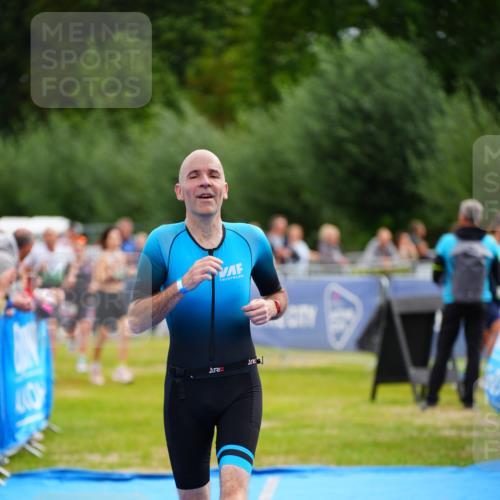 30.08.2026 - Elbe Triathlon Hamburg LAZAROV Photography http://msf.ph/oto/10055121 30.08.2026 11:01:08 Ziel 261, 264, 987 meine-sportfotos.de