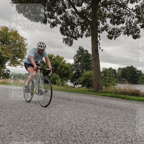 30.08.2026 - Elbe Triathlon Hamburg Michael Burmester http://msf.ph/oto/10055133 30.08.2026 11:25:18 Radfahren 1668, 1673 meine-sportfotos.de