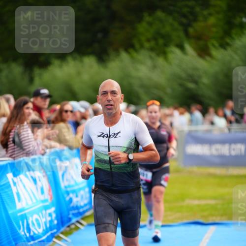 30.08.2026 - Elbe Triathlon Hamburg LAZAROV Photography http://msf.ph/oto/10055147 30.08.2026 11:01:15 Ziel 261, 391 meine-sportfotos.de
