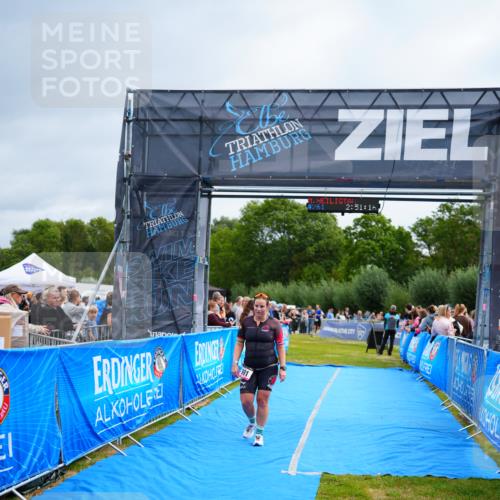 30.08.2026 - Elbe Triathlon Hamburg LAZAROV Photography http://msf.ph/oto/10055172 30.08.2026 11:01:19 Ziel 391 meine-sportfotos.de
