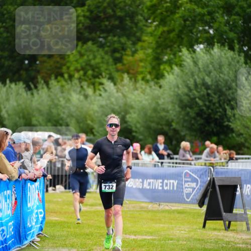 30.08.2026 - Elbe Triathlon Hamburg LAZAROV Photography http://msf.ph/oto/10055225 30.08.2026 11:02:17 Ziel 501, 732 meine-sportfotos.de