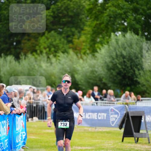 30.08.2026 - Elbe Triathlon Hamburg LAZAROV Photography http://msf.ph/oto/10055228 30.08.2026 11:02:18 Ziel 501, 732 meine-sportfotos.de