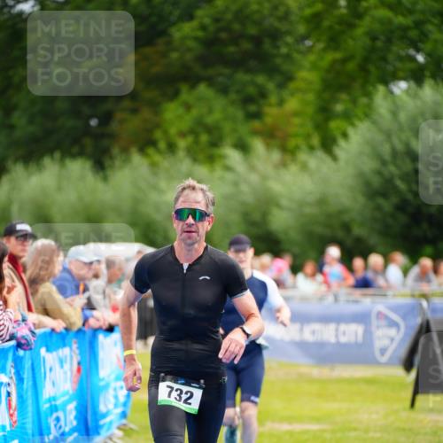 30.08.2026 - Elbe Triathlon Hamburg LAZAROV Photography http://msf.ph/oto/10055237 30.08.2026 11:02:20 Ziel 501, 529, 732 meine-sportfotos.de