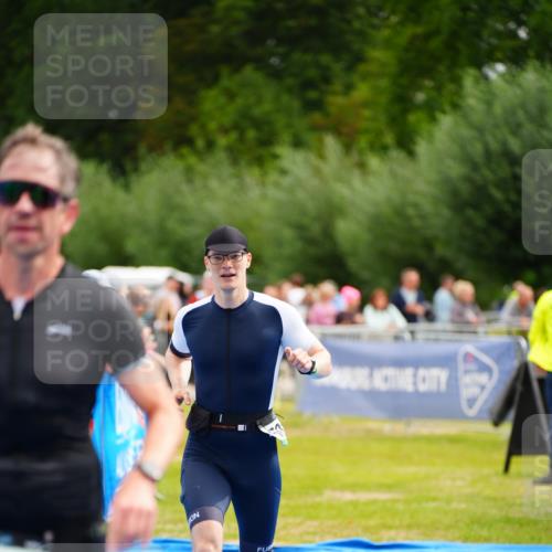 30.08.2026 - Elbe Triathlon Hamburg LAZAROV Photography http://msf.ph/oto/10055247 30.08.2026 11:02:21 Ziel 501, 529, 732 meine-sportfotos.de