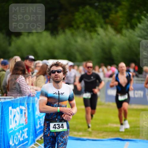 30.08.2026 - Elbe Triathlon Hamburg LAZAROV Photography http://msf.ph/oto/10055301 30.08.2026 11:02:34 Ziel 434, 552, 597, 637, 739, 1116 meine-sportfotos.de