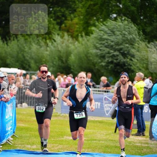 30.08.2026 - Elbe Triathlon Hamburg LAZAROV Photography http://msf.ph/oto/10055307 30.08.2026 11:02:35 Ziel 434, 552, 637, 739, 1116 meine-sportfotos.de