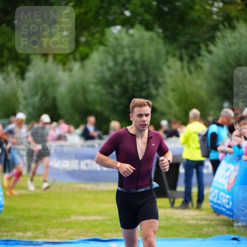 30.08.2026 - Elbe Triathlon Hamburg LAZAROV Photography http://msf.ph/oto/10055347 30.08.2026 11:02:50 Ziel 525 meine-sportfotos.de
