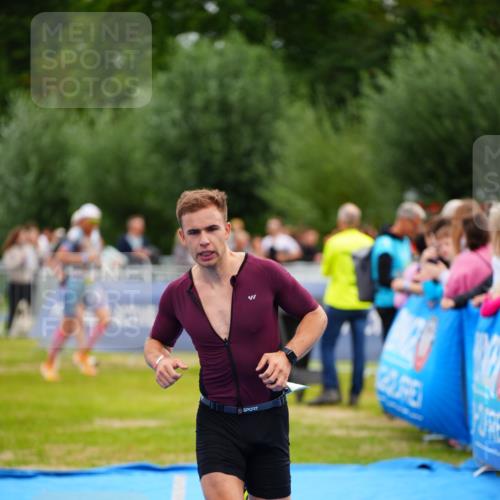 30.08.2026 - Elbe Triathlon Hamburg LAZAROV Photography http://msf.ph/oto/10055349 30.08.2026 11:02:51 Ziel 525 meine-sportfotos.de