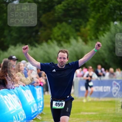 30.08.2026 - Elbe Triathlon Hamburg LAZAROV Photography http://msf.ph/oto/10055394 30.08.2026 11:03:18 Ziel 459, 563 meine-sportfotos.de