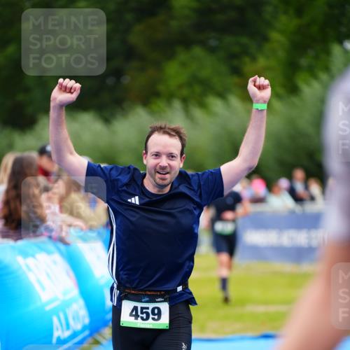 30.08.2026 - Elbe Triathlon Hamburg LAZAROV Photography http://msf.ph/oto/10055405 30.08.2026 11:03:18 Ziel 459, 563 meine-sportfotos.de