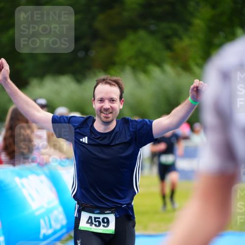 30.08.2026 - Elbe Triathlon Hamburg LAZAROV Photography http://msf.ph/oto/10055407 30.08.2026 11:03:19 Ziel 459, 563 meine-sportfotos.de