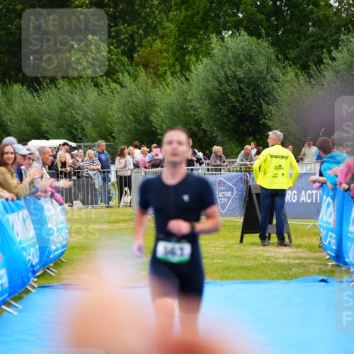 30.08.2026 - Elbe Triathlon Hamburg LAZAROV Photography http://msf.ph/oto/10055411 30.08.2026 11:03:22 Ziel 563 meine-sportfotos.de