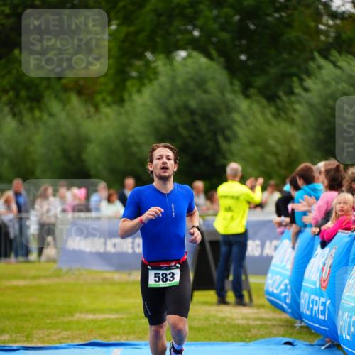30.08.2026 - Elbe Triathlon Hamburg LAZAROV Photography http://msf.ph/oto/10055425 30.08.2026 11:03:40 Ziel 583 meine-sportfotos.de