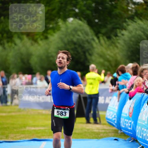 30.08.2026 - Elbe Triathlon Hamburg LAZAROV Photography http://msf.ph/oto/10055431 30.08.2026 11:03:41 Ziel 583 meine-sportfotos.de