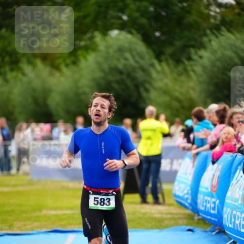 30.08.2026 - Elbe Triathlon Hamburg LAZAROV Photography http://msf.ph/oto/10055433 30.08.2026 11:03:41 Ziel 583 meine-sportfotos.de