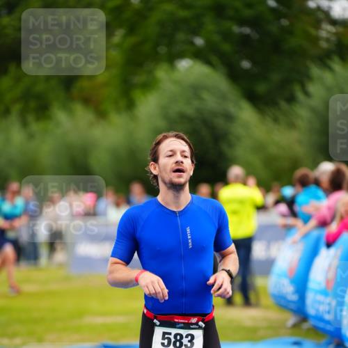 30.08.2026 - Elbe Triathlon Hamburg LAZAROV Photography http://msf.ph/oto/10055444 30.08.2026 11:03:42 Ziel 583 meine-sportfotos.de